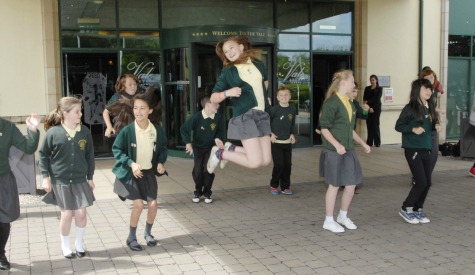 The pupils practicing their dance.